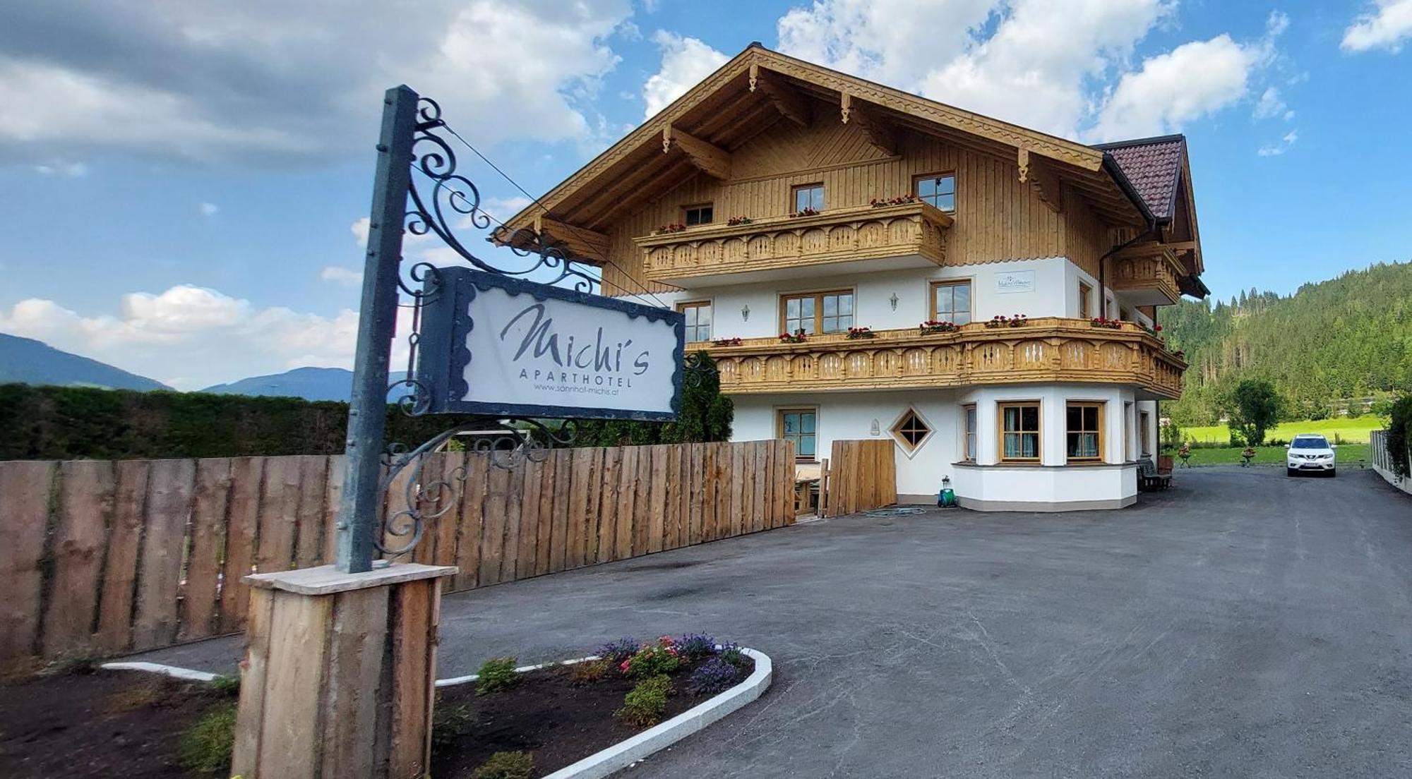 Michis Aparthotel Flachau Exterior photo